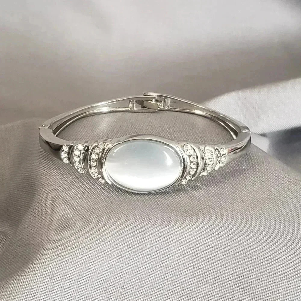 Oval Gray Shape Crystal Bracelet‎ Silver tone